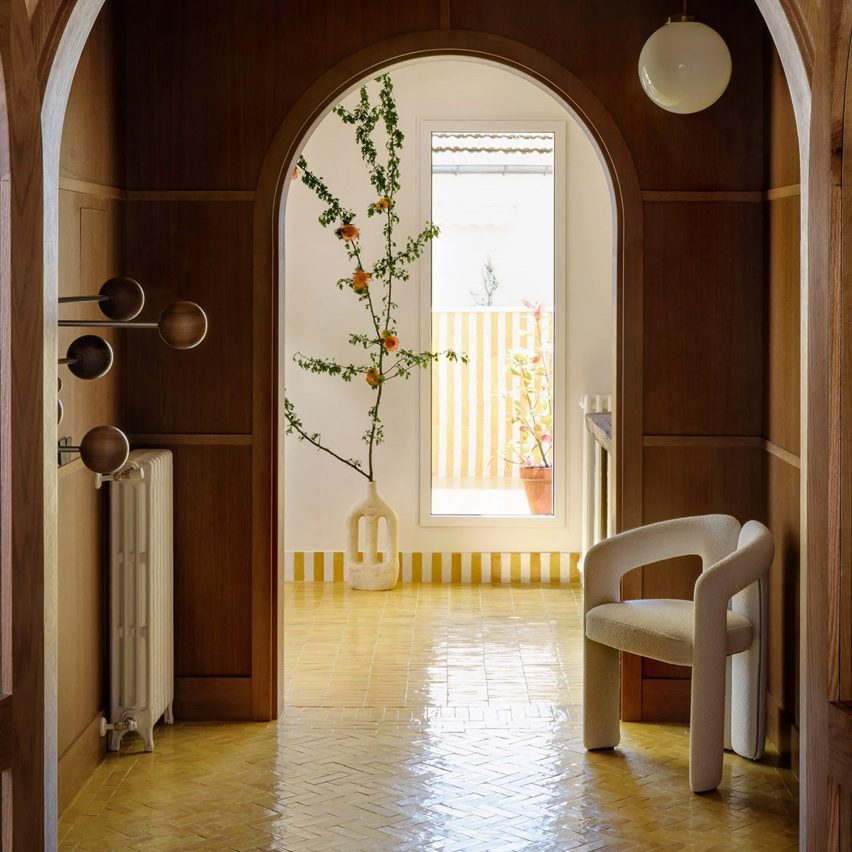 Entrance hall with glossy tiles
