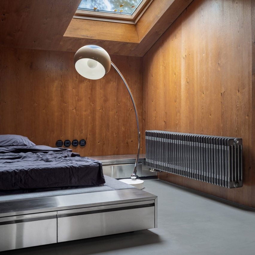 Bedroom with warm and cool tones