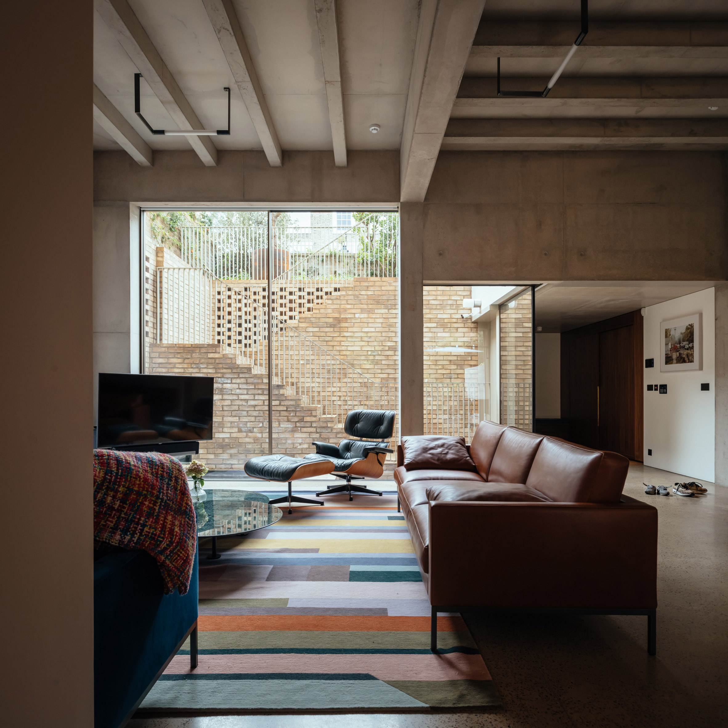 Lounge and entrance to House in Primrose Hill by Jamie Fobert Architects