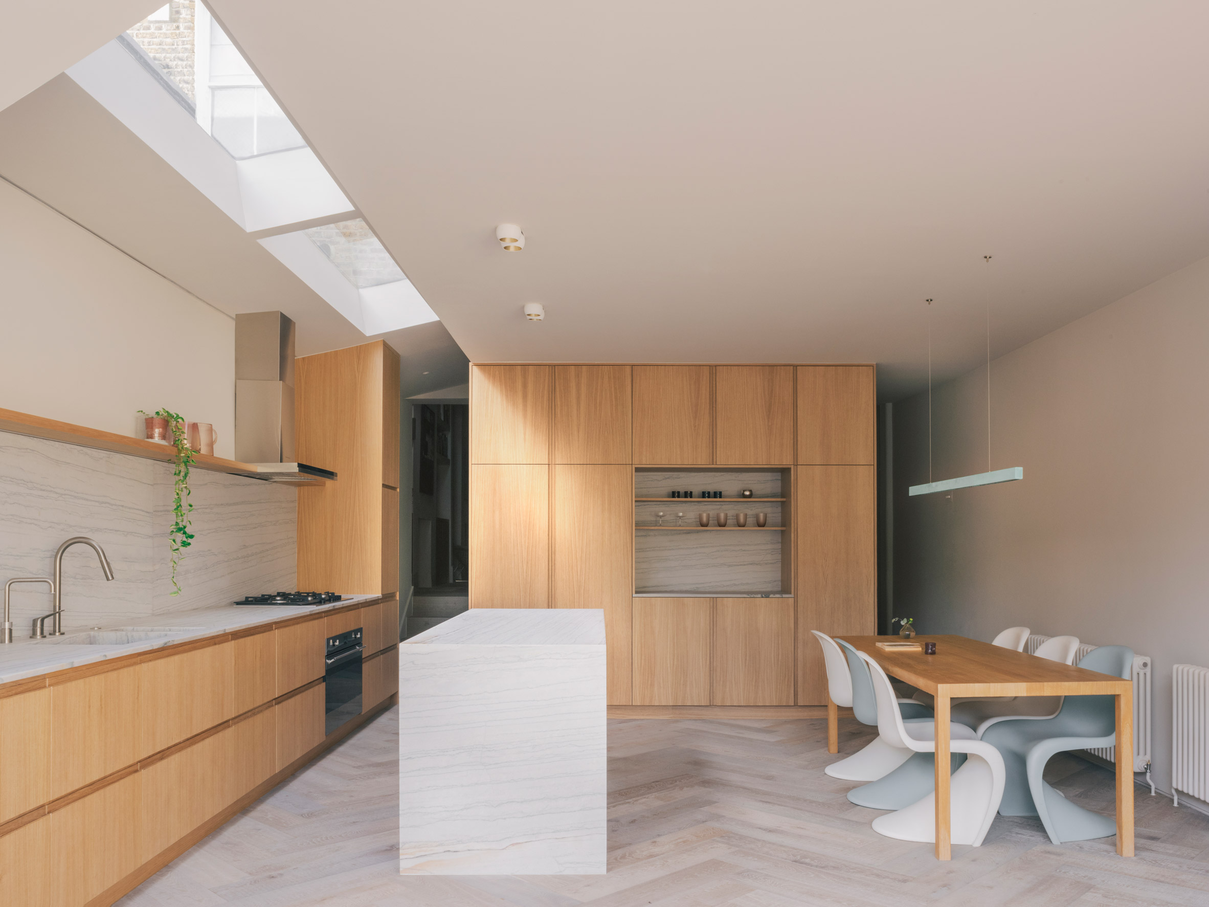 Extension with kitchen and dining spaces within it