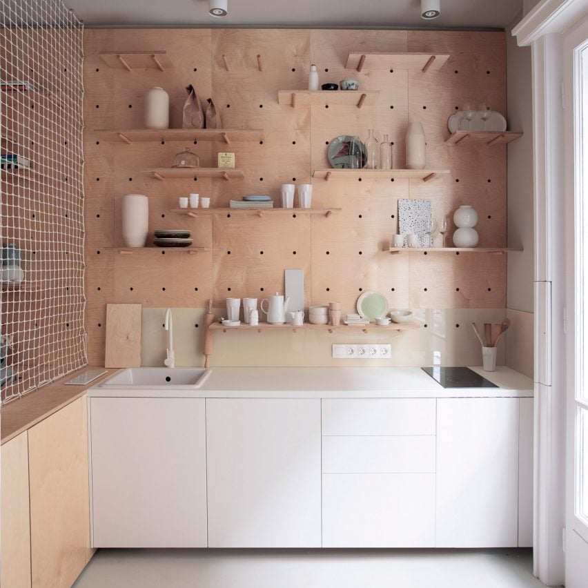 Plywood kitchen with open shelves
