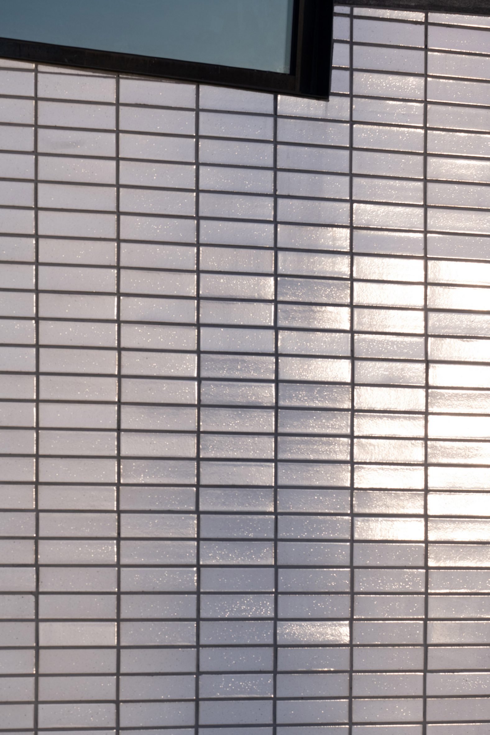 Pearlescent facade