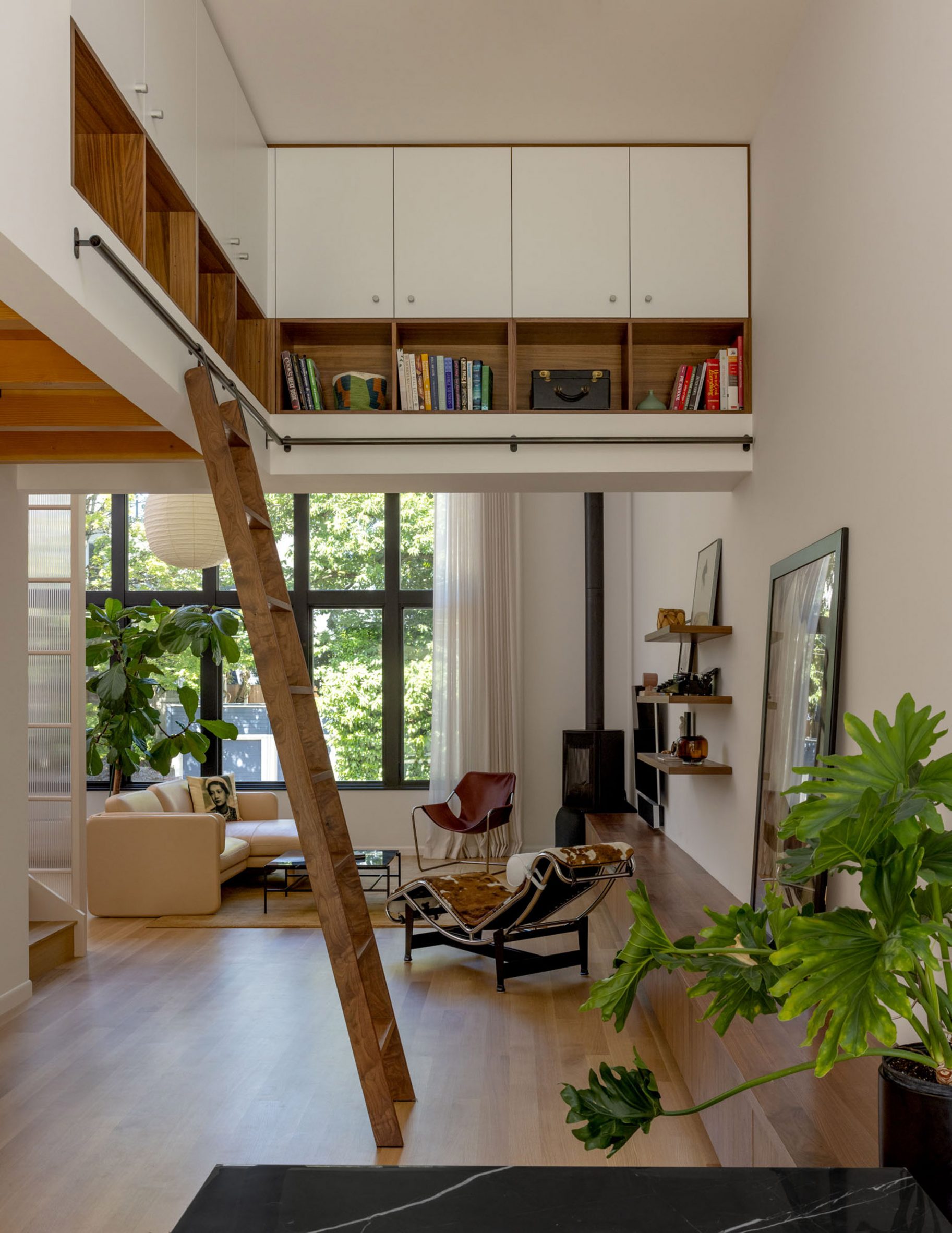 Latter to bookshelf