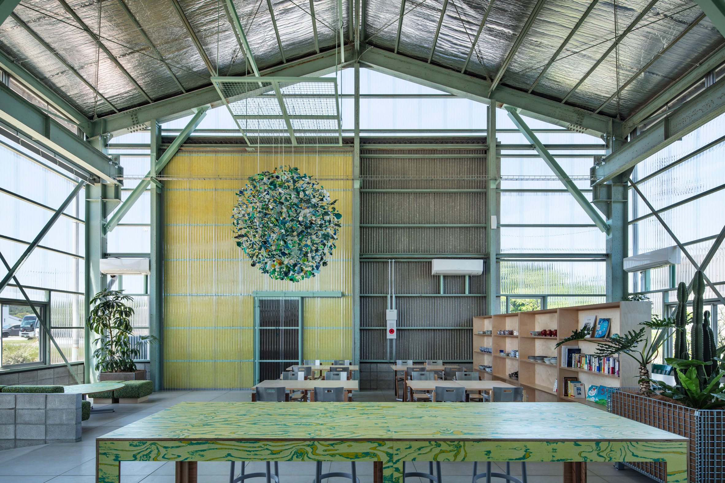 Cafe with polycarbonate walls