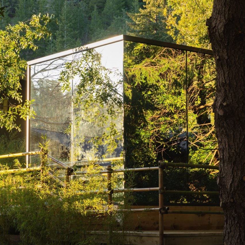 Reflective cabin hotel in the woods Tu Tu Tun Lodge