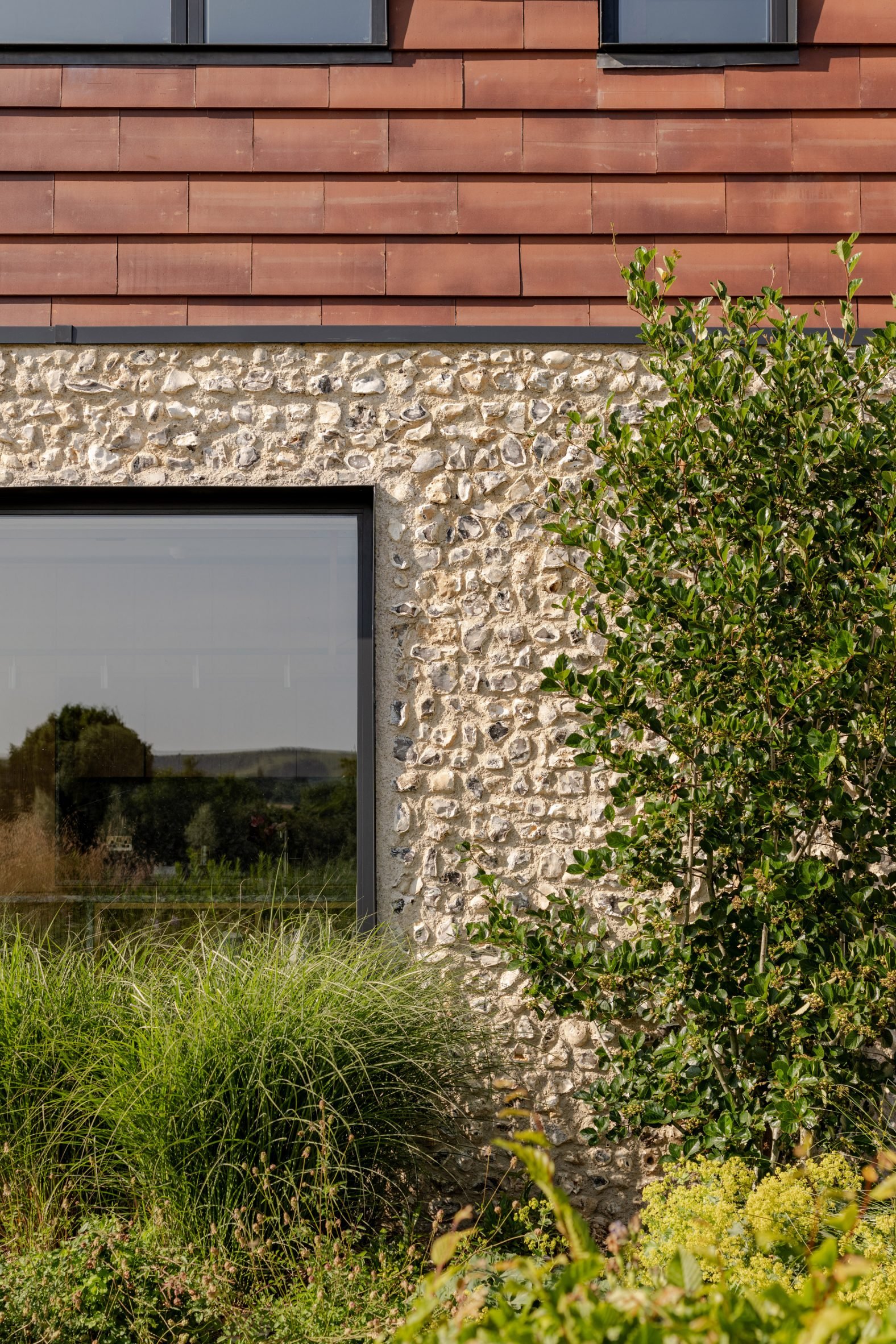 Flint facade at Bulls Barn house by Selencky Parsons