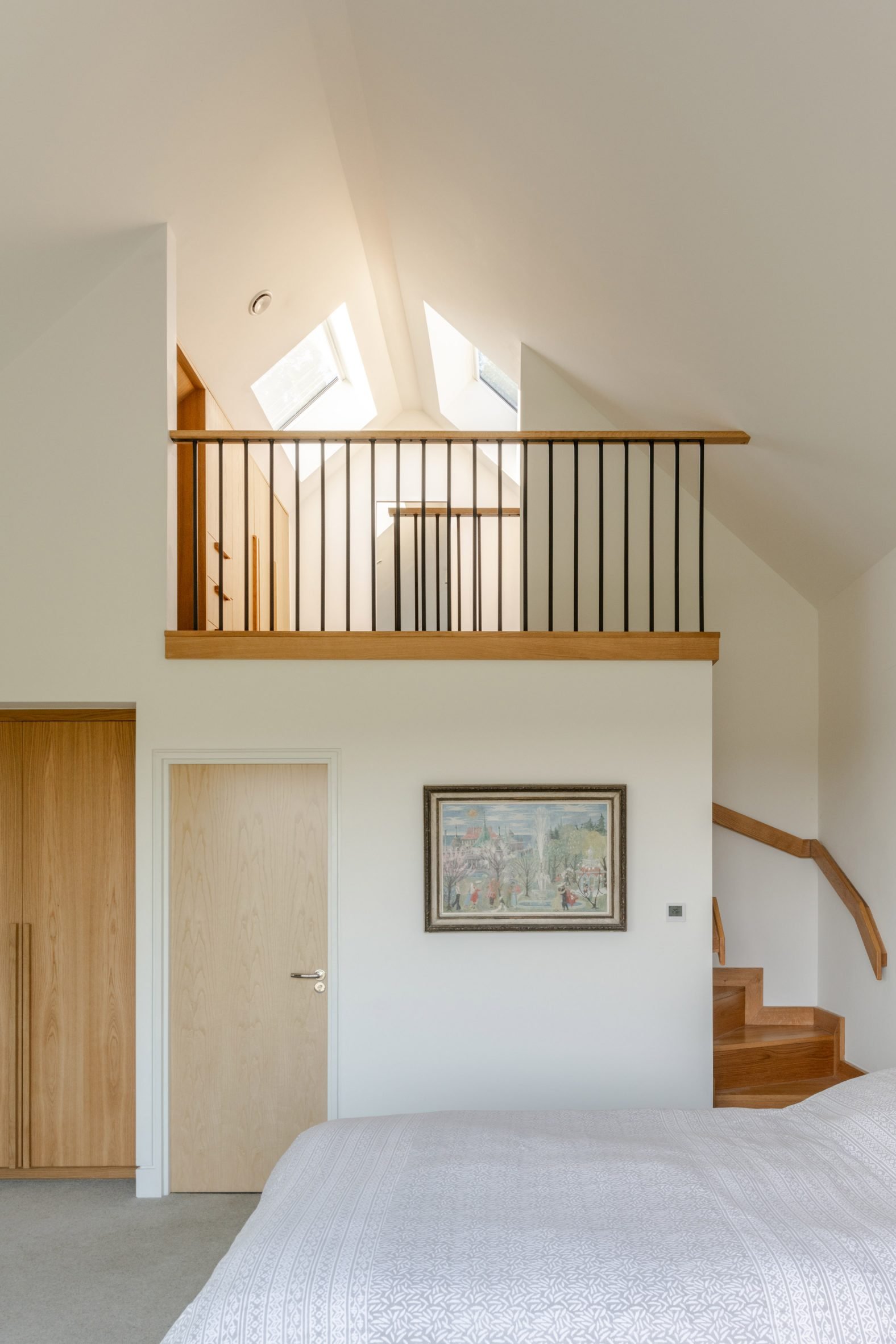 Loft bedroom at Bulls Barn house by Selencky Parsons